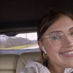 Meet your Posher, Chiara